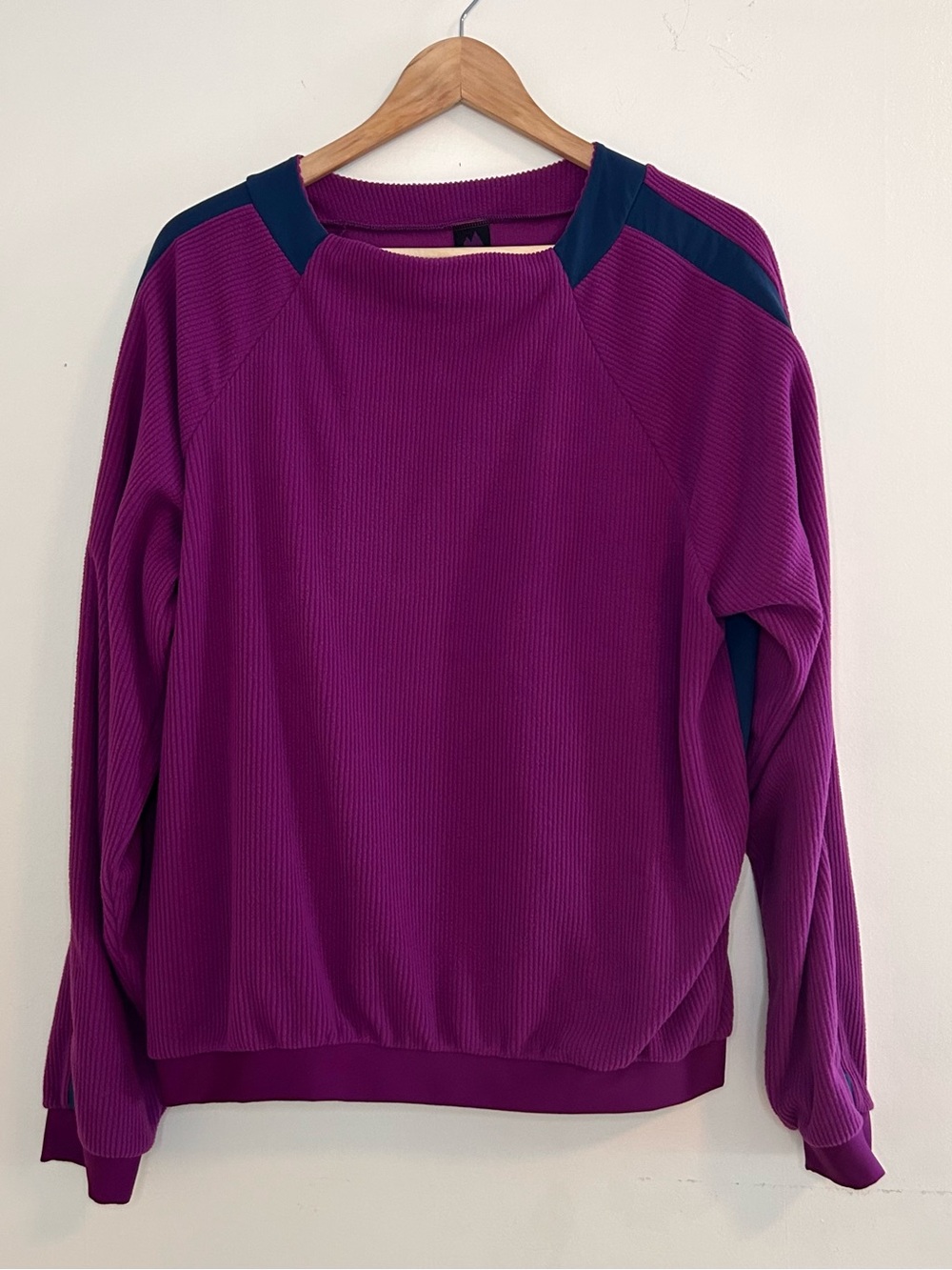 Youer Fearless Crewneck Fleece Sweatshirt Women's Size XL in Juicy Magenta/Blue - Picture 4 of 7